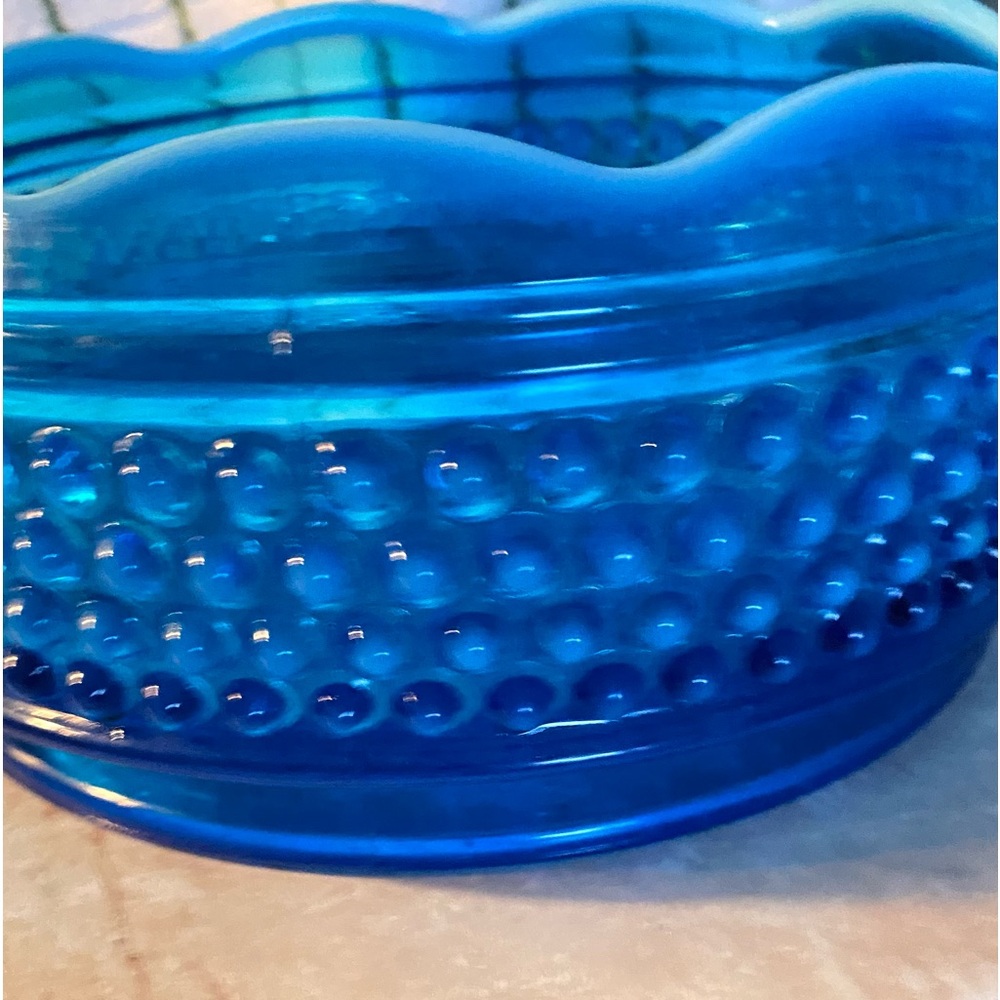 Blue Westmorland American hobnail bow. 8.5 wide x 34” tall. Great condition